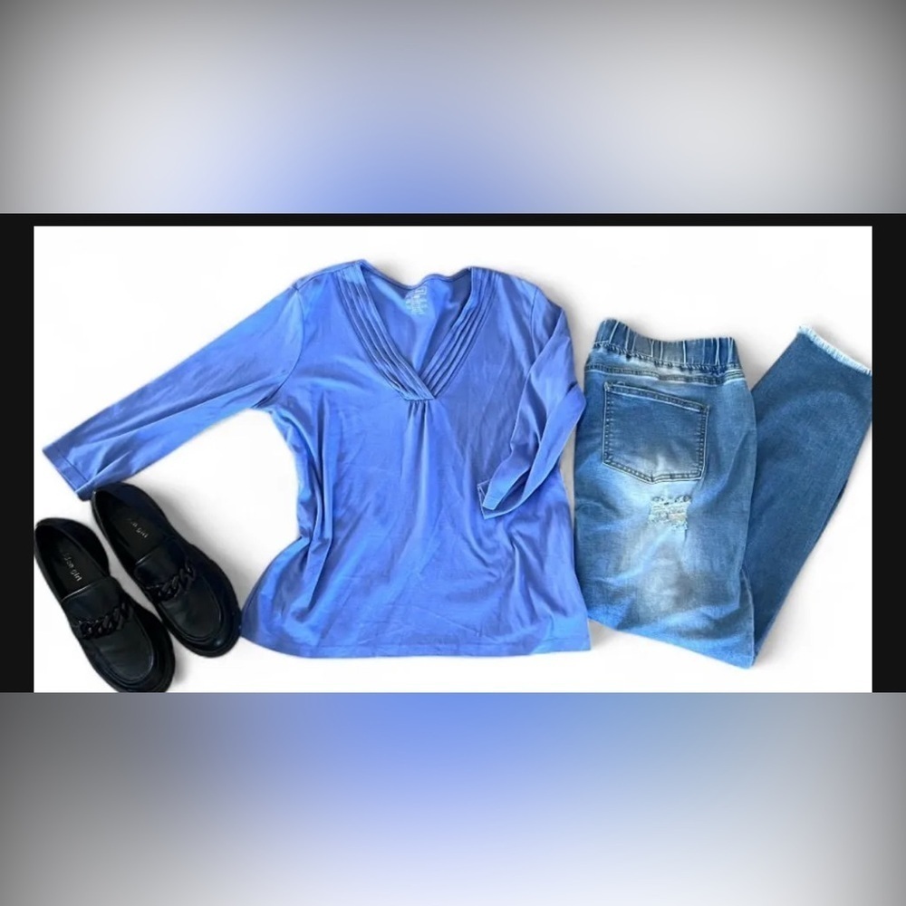 L.L. Bean Women's 3/4 Length Sleeve Periwinkle V.Neck Top